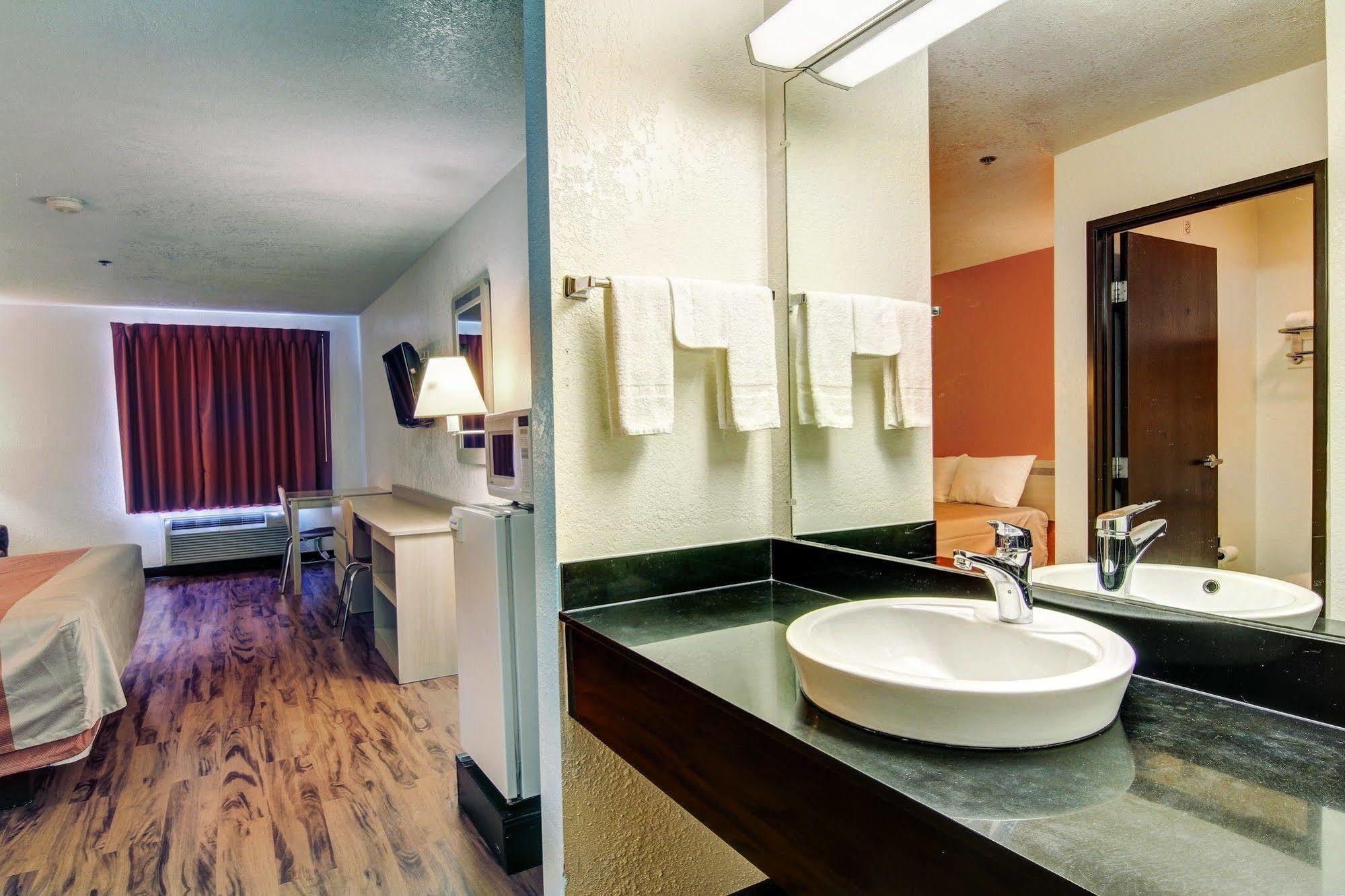 Motel 6-Columbia, Mo - East Bagian luar foto